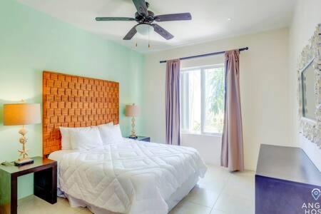 Pool, Gazebo, Parking, 2 Blocks To & 5th Ave Playa del Carmen