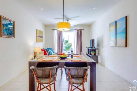 Pool, Gazebo, Parking, 2 Blocks To & 5th Ave